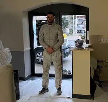 Sahnine Soufiane fondateur de SHRÉNOV vous accompagne pour tous vos travaux de peinture à Quimper